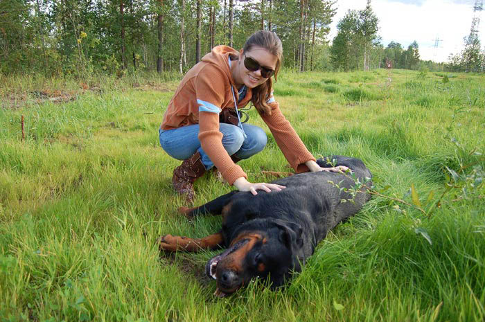 Фото ротвейлера Жардана. С дочкой - расслабон